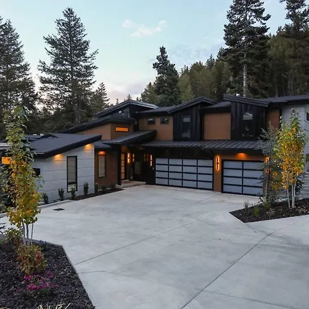 Park City Pines Retreat Sleeps 22!